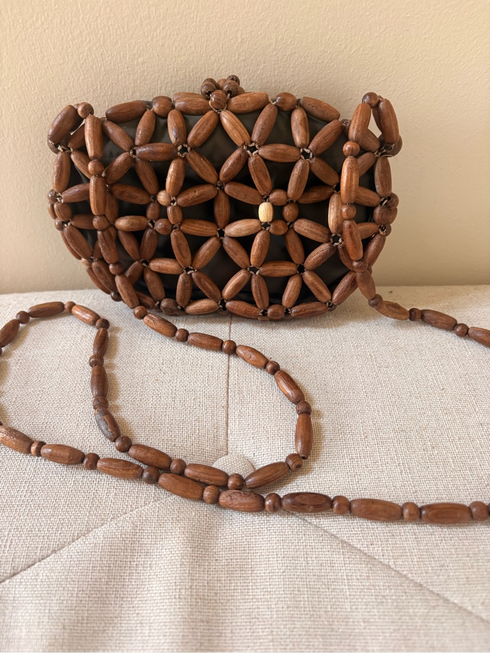 Vintage Wooden Bead Crossbody Bag in Brown - Handcrafted Style - Picture 3 of 4